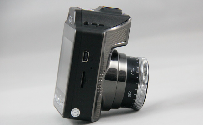 易圖M121預警記錄一體機 易圖M121預警記錄一體機